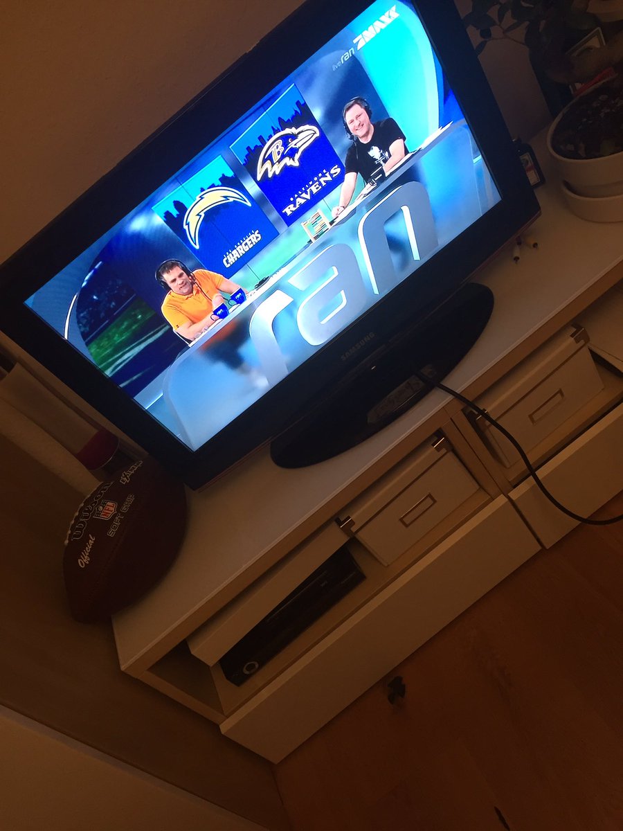 JvLink4's tweet photo. #rannflsüchtig #Playoffs Time 
Diesmal entspannt zu Hause - Let‘s Go! Immer am Start natürlich der Liebe @Icke41 #IckeDay https://t.co/MB5hHqp3qm