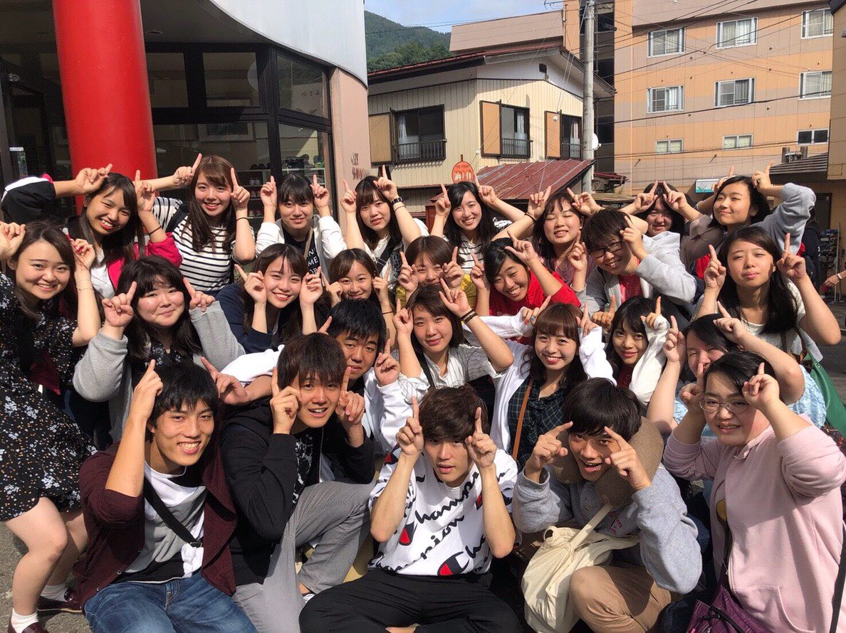 hma_circlelive's tweet photo. 【サークルライブまであと5日💫】
今日カウントダウンは11期!!
キャラ濃い、癖強い、でもなんか可愛い11期。
サーライはたくさん11期の力を借りてしまったよ😂
初めてのサークルライブ思いっきり一緒に楽しもうね!!
四年までこのポーズでいけると思うなよ!!
#HMACL2018 https://t.co/6OUpsvnCRh