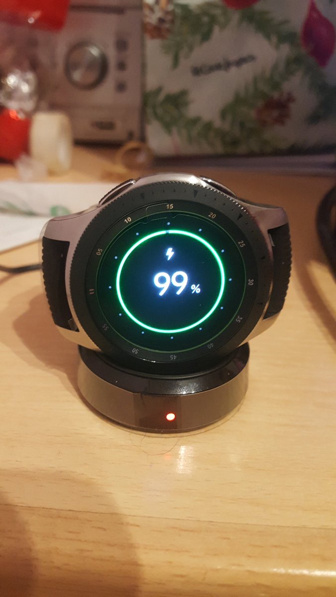 Raquel41905892's tweet photo. ¡Este año los reyes han venido muy tecnológicos!🤖
Cada vez la tecnología me sorprende más y hoy ha tocado alucinar con el Galaxy Watch. ¡Un reloj inteligente que te permite hasta hacer llamadas! Lo creáis o no, seguro que puede usarse con muchas finalidades pedagógicas.#MI1013A https://t.co/KoneBcNa1K