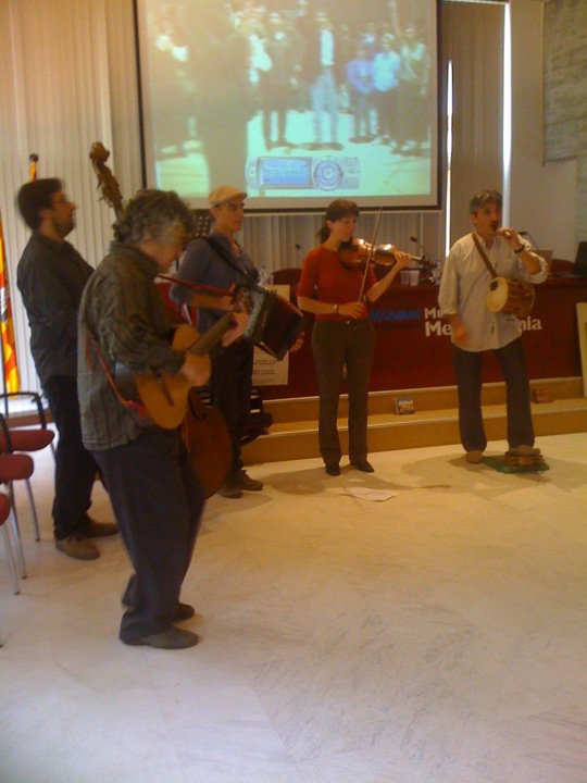 El juny del 2011 el <a href="/MdlMediterrania/">Museu Mediterrània</a> de Torroella de Montgrí acull una xerrada sobre el grup, organitzada per la desapareguda Aula de Música Tradicional i Popular. "Clau de Lluna: crònica d'una reproposta catalana". I no hi va faltar, és clar, la música.