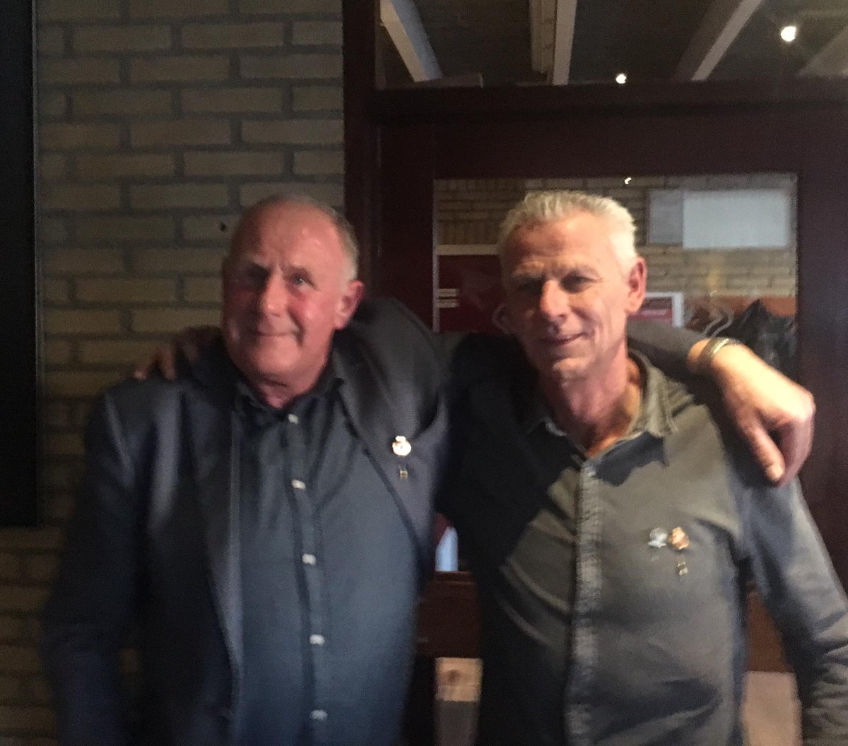 MKV29's tweet photo. Tijdens de nieuwjaarsreceptie zijn ereleden Henri Oldeolthof en Jacob Walstra, lid van verdienste Rene Blom, Ciska Keller, Pieter Leijstra en Karin en André Soeverein in het zonnetje gezet door onze voorzitter Annegert Marinus. Harm Douwe Hitzert kreeg een mooie waarderingsspeld. https://t.co/6OyzttYtAX