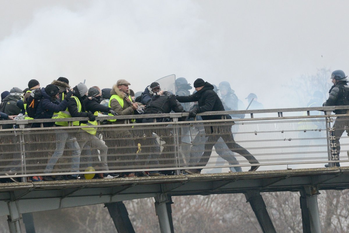Un syndicat de police veut “ficher” les manifestants violents >> bit.ly/2FbzKzW