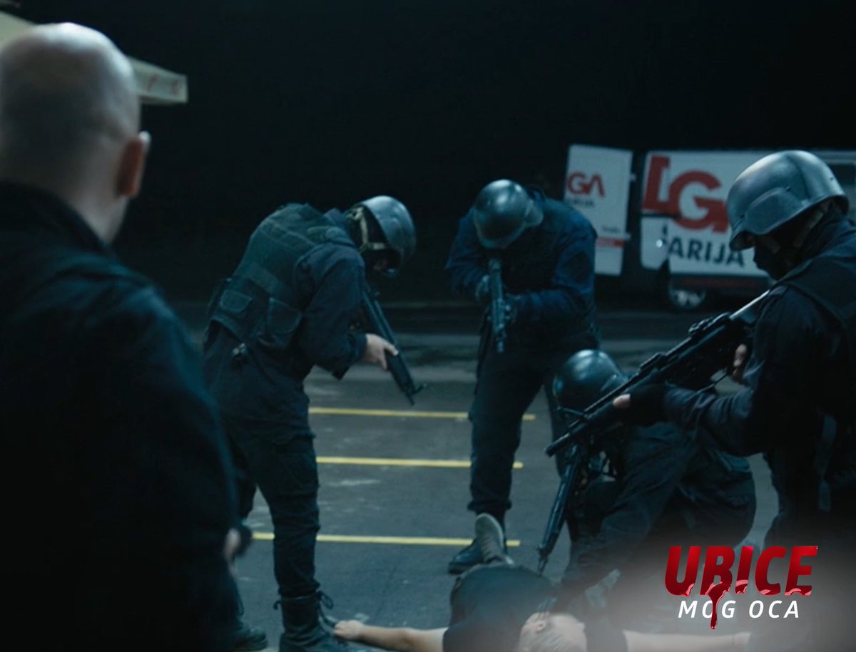 Policija je uspela da postavi zasedu u saradji sa jednom od dve sukobljene kriminalne grupe. Da li će inspektori prvi stići do povređenog člana Žikine bande i tako saznati istinu gledajte u ponedeljak u 20h u novoj epizodi Ubica mog oca na TOP kanalu!
#UbiceMogOca #Serija #TV