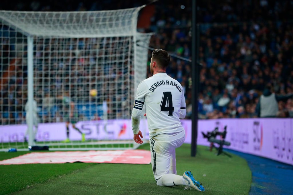 Squawka's tweet photo. Real Madrid have lost their first home league game of a calendar year for the second successive year:

• Jan 2018: Real Madrid 0-1 Villarreal
• Jan 2019: Real Madrid 0-2 Real Sociedad

Undone again at the Bernabéu. 🏟 https://t.co/yVfTnX3gOX