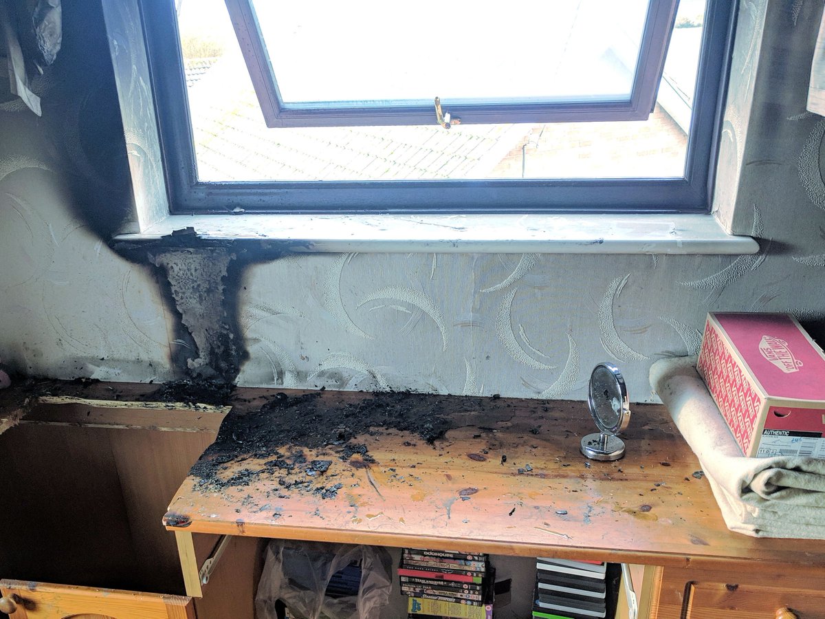 FrintonFireStn's tweet photo. We are urging everyone in #Frinton make sure you have working smoke alarms. Last month we went to a fire  caused by a mirror catching the sunlight. 

We fit smoke alarms for FREE. Call: 0300 303 0088 or online: https://t.co/9a1XrPdeM4

More info: https://t.co/xkQkkFpSJK https://t.co/JW6RZVkrKs