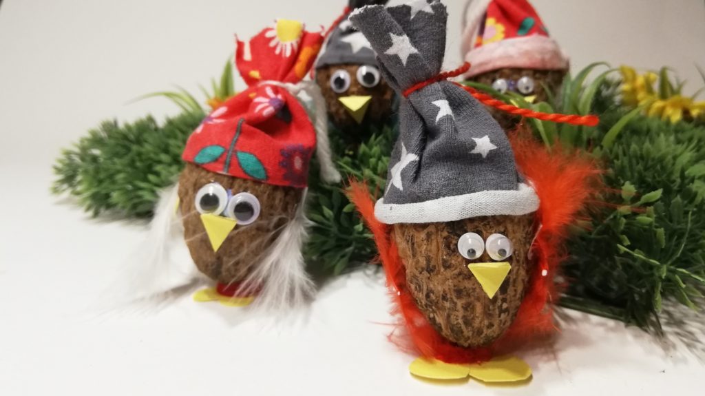 dorfmama_de's tweet photo. Neu auf https://t.co/XOZPWeYcNV: (Lustige Walnuss-#Vögel #Basteln) - https://t.co/k267fU55hW #Stoffreste #Walnüsse #Winterdeko https://t.co/pu2BZ8s1eI