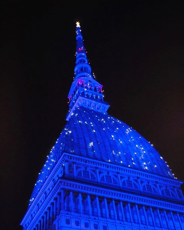 prapratroa's tweet photo. Ma il cielo è sempre più blu.
.
.
.
.
.
.
.
.
.
.
.
#moleantonelliana #torino #museodelcinema #turin #italy #mole #igerstorino #piemonte #igersitalia #torinoèlamiacittà #blue #volgotorino #lights #architecture #igerspiemonte #art #city #light #night https://t.co/LB0PceHHse https://t.co/b21ZDIuBUn