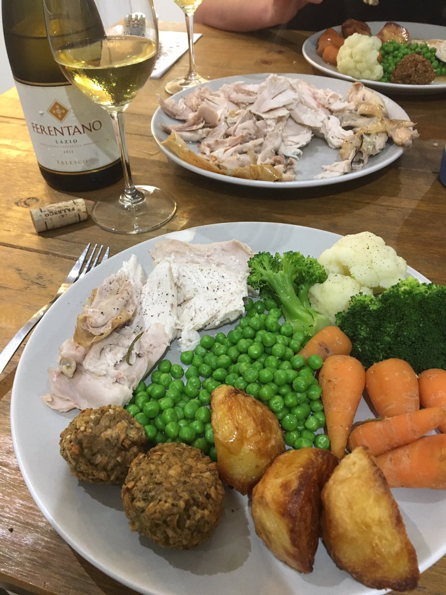 Back to work properly tomorrow so a little treat from the cellar with a healthy ish roast &amp; @FalescoOfficial Ferentano ‘2011 to tee me up for busy tasting season #cheers #fudryjanuary
