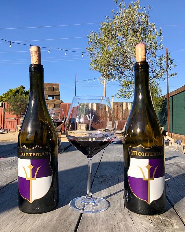 Lompoc_eats's tweet image. It is the first Sunday of the year 🌞Drink some wine 🍷 and have fun at @montemarwines Good vibes and a lot of cool activities at their patio #lompoceats #wine #local #tastingroom  #lompoc #2019 #california bit.ly/2AzyZN8