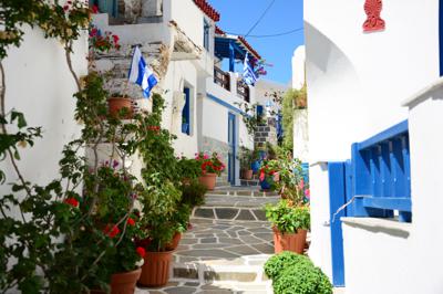 RealtorSheilaL's tweet photo. Millions of visitors flock to Greece each year to seek out its cultural treasures and natural beauty. Some rubberneck with the crowds chasing sunsets in Oia on Santorini, or seek out raucous revelry on ultra-chic Mykonos. Far beyond https://t.co/XIa4ZP4WB9 https://t.co/gj0UAX4DDQ