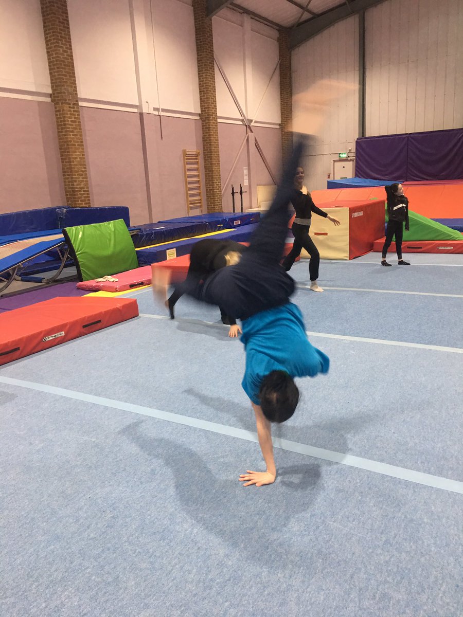 Unidance1's tweet photo. Kicking off 2019 with an Acro workshop for HED:Strong and Spot:Light today #ydc #udsussex #FunAbounds https://t.co/JVGXqx8yxQ