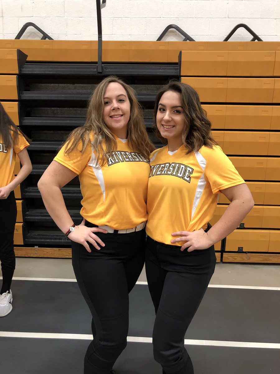 MadisonPuhalsky's tweet photo. happy birthday em!! i’m so sad that i’m gonna have to go through a softball season without u :( i love u and hope u have a good day♥️ #cringle #kashora @emmartich https://t.co/2XRpHlb42l