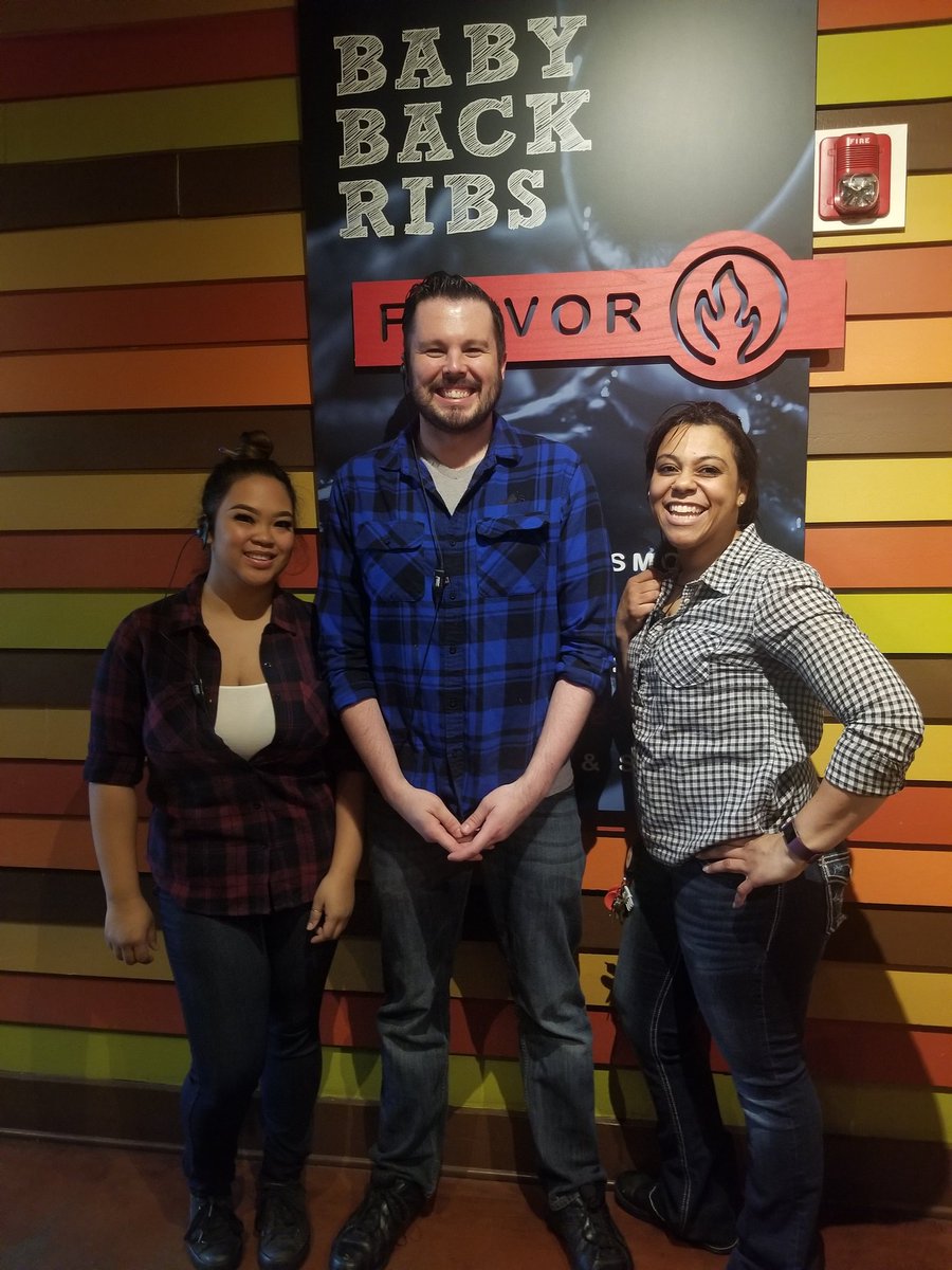 MiaLed81's tweet image. Saturday Night at Chili's Henderson!! Great smiles and great minds aligned around the guests, business and attire!! Noe and Bobby are you ready for the next step?? #TMtoCSL #TMdevelopment #teamplaid @ChilisJobs @TheChad_Chilis @train3rgirl @RichardBickert4 @ChilisJefferson
