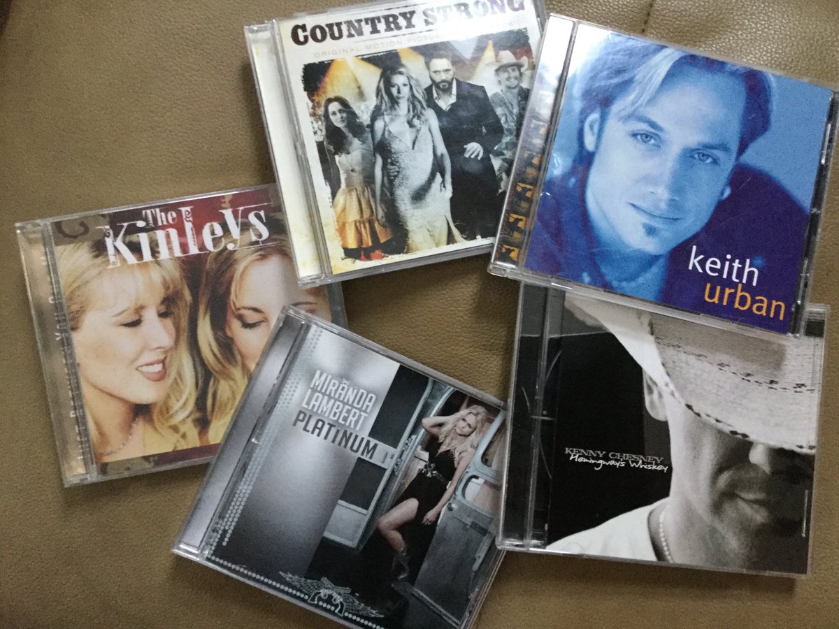 jackieraecfcw's tweet photo. Xmas decorations down. Did a random CD grab, and here’s what I’m listening to right now. @kennychesney @mirandalambert @KeithUrban Anyone remember #TheKinleys or #countryStrong? Can’t even remember if @GwynethPaltrow can sing.... https://t.co/IdsVSJi5Bm