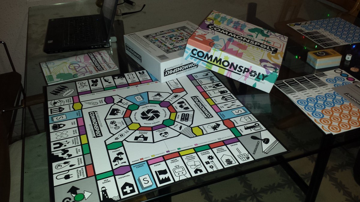 astrolabi's tweet photo. Cooperando con @elivegue en la lectura de la #GameMastersGuide de #commospoly para estrenar la primera partida en família.
¿Existe guia del juego traducida? https://t.co/1tsuHbQdTz