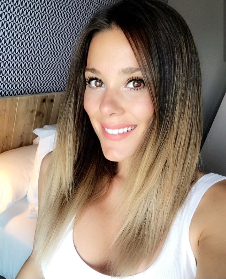Cris_0296's tweet photo. Aaalaaaa. He descubierto a quien se parece @Lorenagomez_ al fin. Siempre decía ESTA CHICA ES EXACTAMENTE IGUAL A...

A QUIEN?

Ps es a @danielaacallee 😳😳😳😳
No es IGUAL? JOE, yo sigo a  @calleypocheoffi un montón y me encantan, no se como no me he dado cuenta https://t.co/aXNYVA5Jla