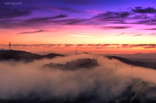 Rolling fog #sunset returns to the valley —————————————
#fineartphotography  #sunset_love #art 
#nikonnofilter #nikond750 #benro #benroletsgo .
. #ig_color #visualambassadors 
#mint_shotz #rawcalifornia #sunset_madness #world_bestsunset #sunrise_and_suns… bit.ly/2LSs2Lu