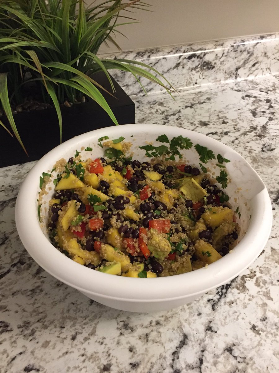 Dr_KHenderson's tweet photo. Getting a head start on the whole food plant based 10 day challenge! Slow cooked steel cut oats for breakfast this week, lentil stew, Mayan salad, and Mac and No Cheese for dinner! #cleaneating #PYCSD #healthandwellness #10daychallenge #eatinghealthycantastegood 😁 https://t.co/ou3PPlpYpy
