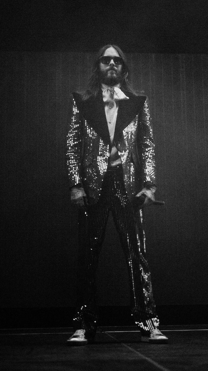 Suited up Sunday🕺🏼