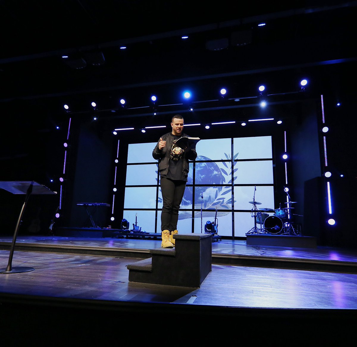 onedotchurch's tweet photo. “We are caught in the middle of 2 strong desires. We want to be LOVED JUST AS WE ARE, and we want to GO TO THE NEXT LEVEL. We must overcome this inner turmoil to find peace where we are, and find motivation to change.” - @gregoryaford https://t.co/VmcGiO7a7p
