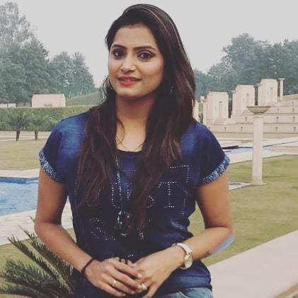 kavitaraam's tweet photo. महसूस...तो होती है पर मुकम्मल नहीं होती,
कुछ हसरतें आंखों मे ठहरी रहती हैं...इंतजार बनकर...!!
#shayranamood #gdntthought #passionate #gdntpeople https://t.co/dUk4aXkmIq