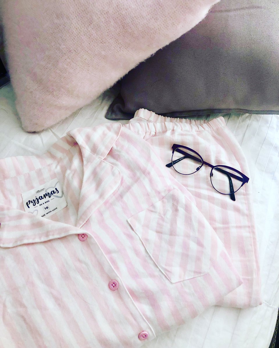 Laurajjeffries's tweet photo. It gets to this point on a Sunday night when all I can think about doing is putting on my new pj’s from @bouxavenue and sitting in bed reading a book!Anyone else feel like this? 😴💕
#bouxavenue #bouxavenuepjs #bouxavenueuk #newpjs #pinkandwhitepjs #pinkpjs #whitepjs #sundayvibes https://t.co/79K9LK5E0L