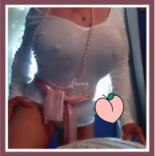 Its true I am as sweet as a #Peach #SexySunday #SinfulSunday I am a member of the #NoBraClub #Busty #Curvy