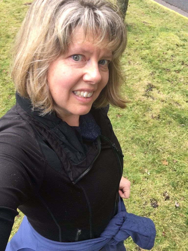 basicwhiteM0m's tweet image. Why do I even bother trying blow dry my hair straight if I’m going to run in the rain😂 #runningproblems