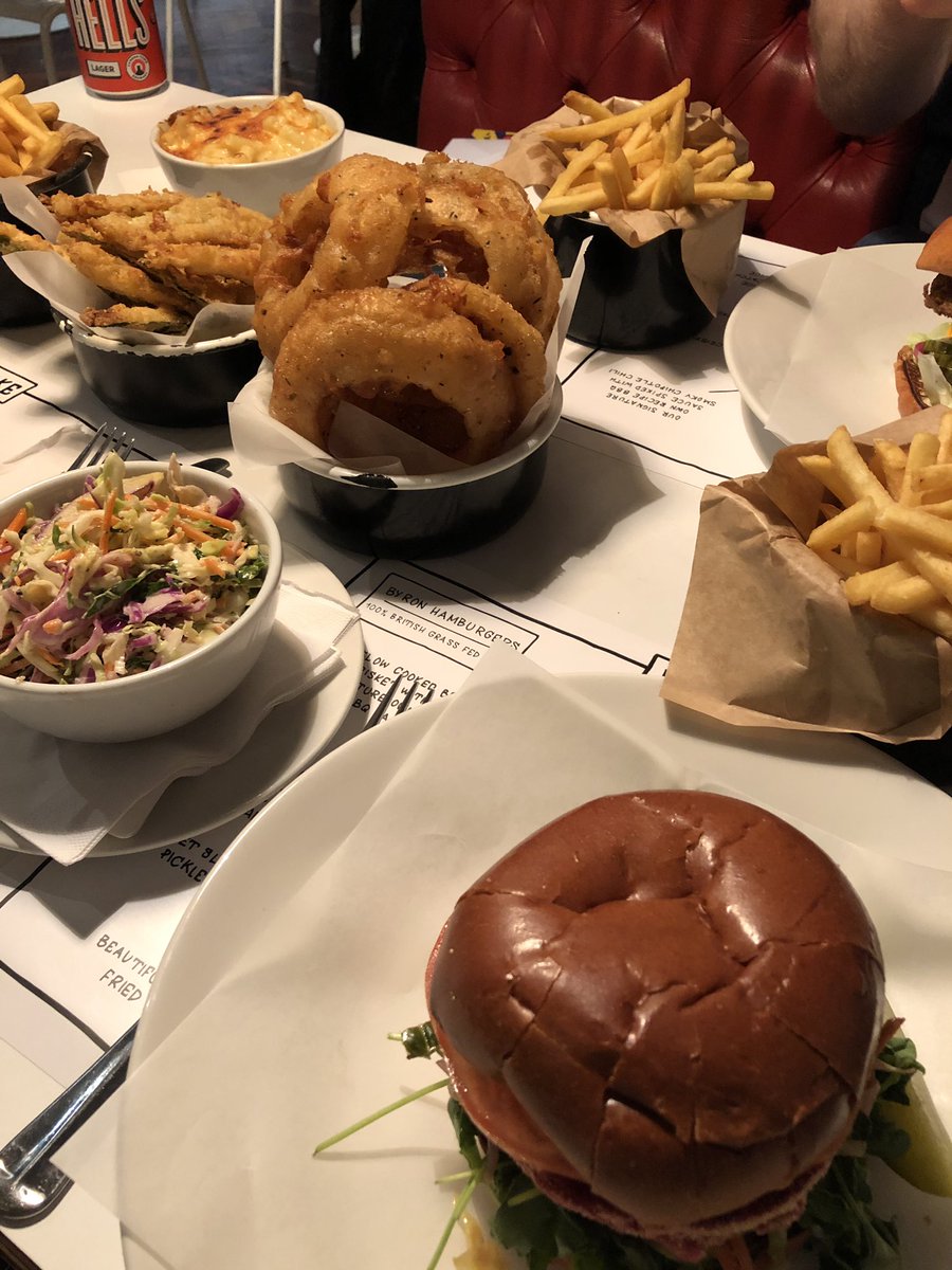 TheIronLadyRuns's tweet image. Glad I’m wearing my chunky Antartica trainers after this #byronburger 🍔 feed! 🐷🐽

Mainly it’s just to show my long suffering running coach @MikeAntoniades that I don’t live purely on Toffee Crisps 🍫😊

#marathon777