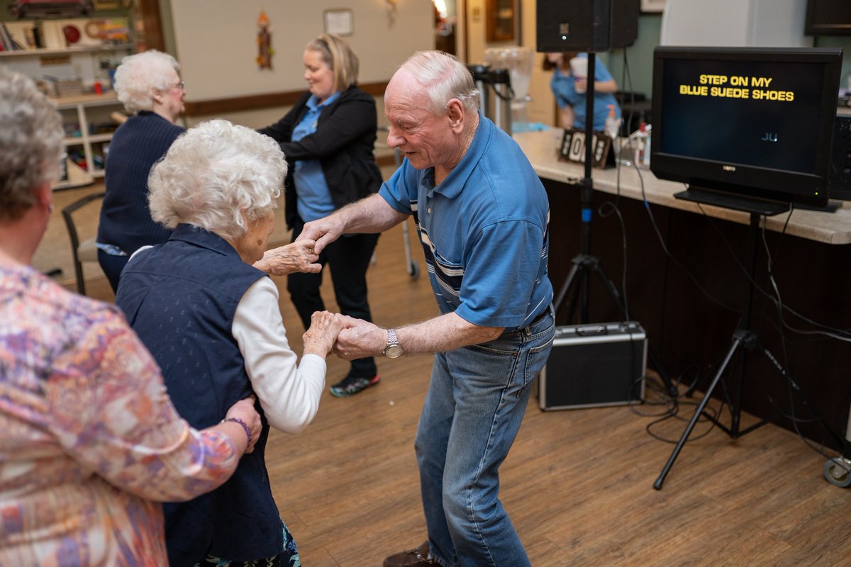 ReflectionsMC's tweet photo. Did we mention how much we love to #dance? 💃 #memorycare https://t.co/SGlY8FPSBv