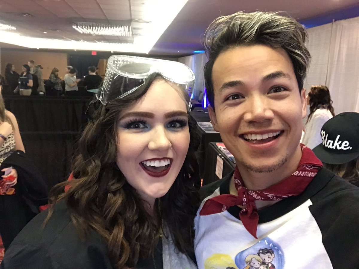 BestofShannonK's tweet photo. Shannon with fans @ #UNITYDAYS2019 (Via @GroundersSource , @winter_sleep2 , @skairipaqueen ) https://t.co/ZrCH4SoDFl