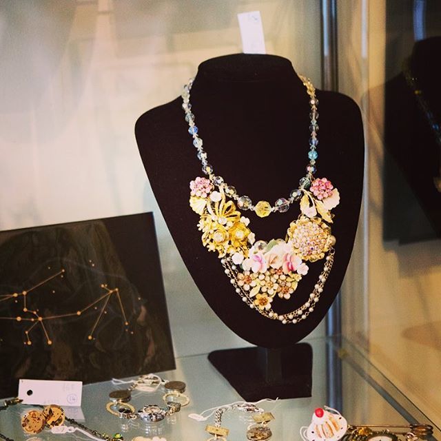 shopofinterest's tweet photo. Easing our way into the New Year with too die for jewellery! https://t.co/r9FLg1tiDS https://t.co/APsoI1SoDe