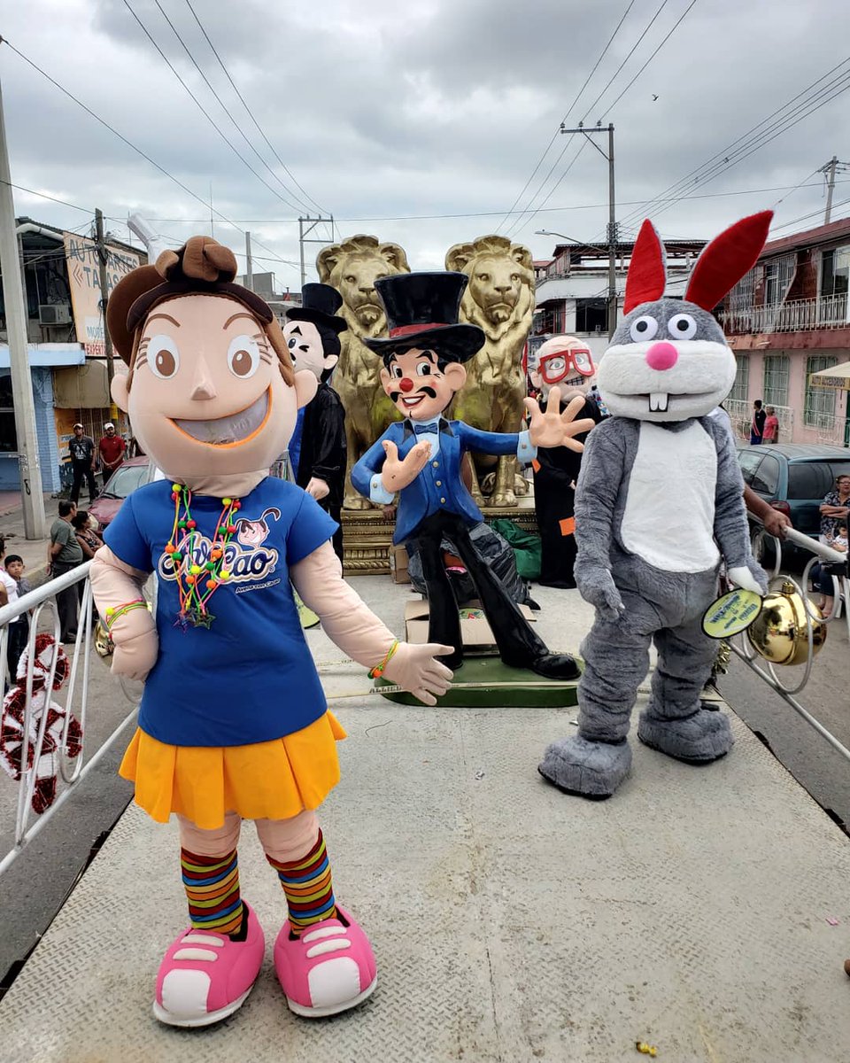 chocolateavecao's tweet photo. TOTALMENTE AGRADECIDOS CON TODOS USTEDES ❤️😍 Gracias por acompañarnos a brindar alegría y sabor a las familias Tabasqueñas 😀 Desfile de Reyes 2019 de @MagoChong_Tall Porque #amifamiliayaminosencanta #ChocolatesReforma ¡Creadores de una tradición tabasqueña! #Avecao #avecaita 😍 https://t.co/O8XBJ07eVW