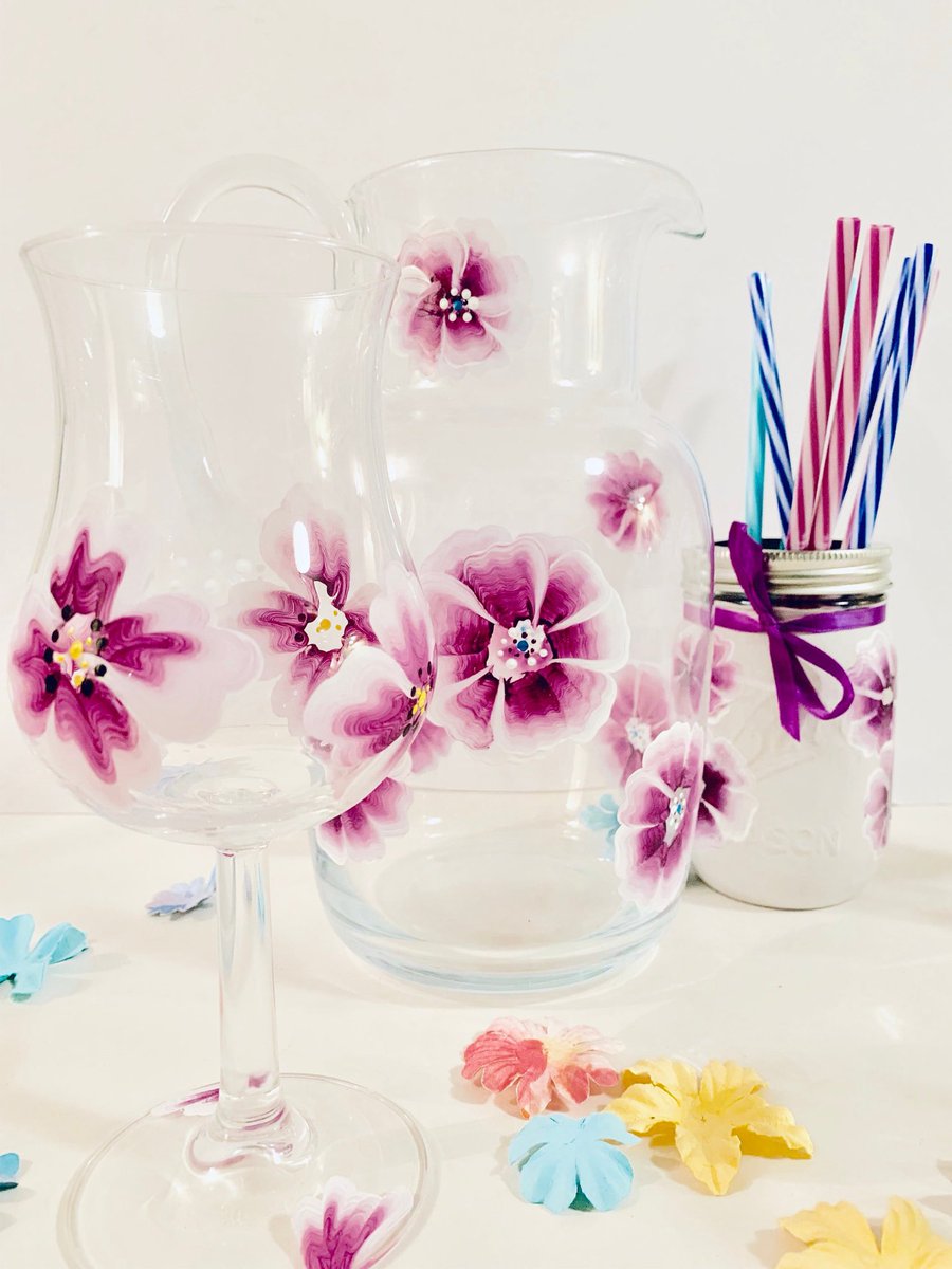 BusyMomsBag's tweet photo. Excited to share the latest addition to my #etsy shop: Hand painted drink where set.  Incudes 2 hourglass wine glasses, large pitcher, 2 drinking glasses, and mason jar plus straws.  6 pieces. https://t.co/FNdUoztrM7 https://t.co/Z4AeoH7vHL