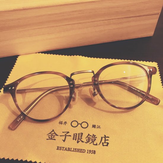 森倉円 Vrイラスト展3 10 5 9 前から行きたかった金子眼鏡さんで新しい眼鏡作ったら木箱に入って届いた めがねマークかわいい