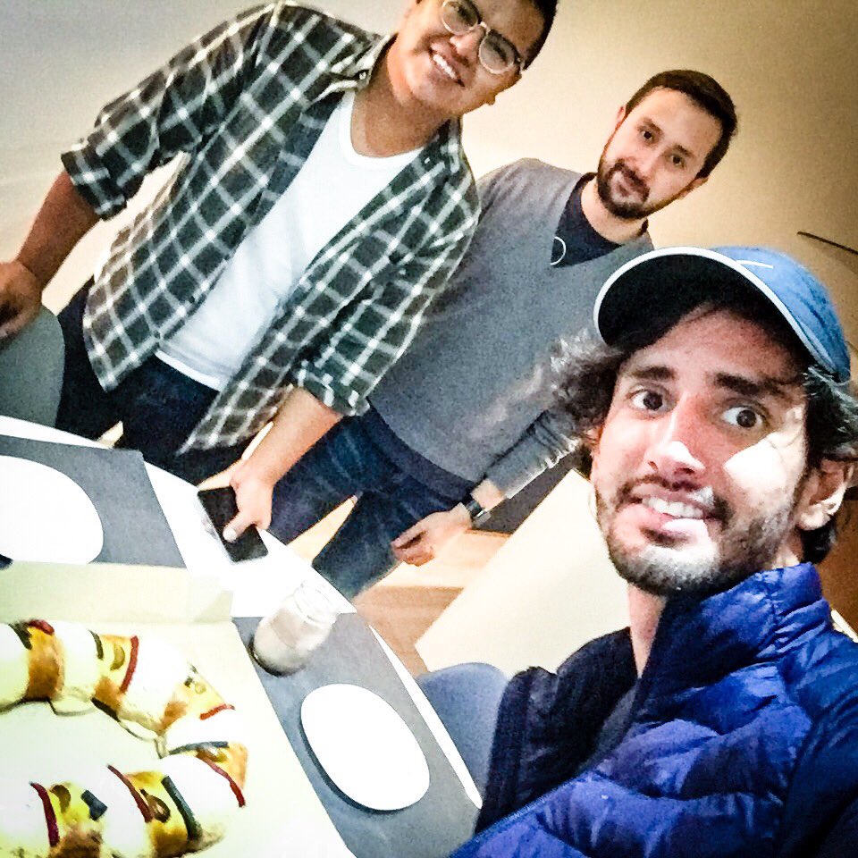 robertogarcesba's tweet image. #RoscaDeReyes + #GoldenGlobes⁠ ⁠ + #Amiguitos = 👌
(@maumondeo @artcuevas)