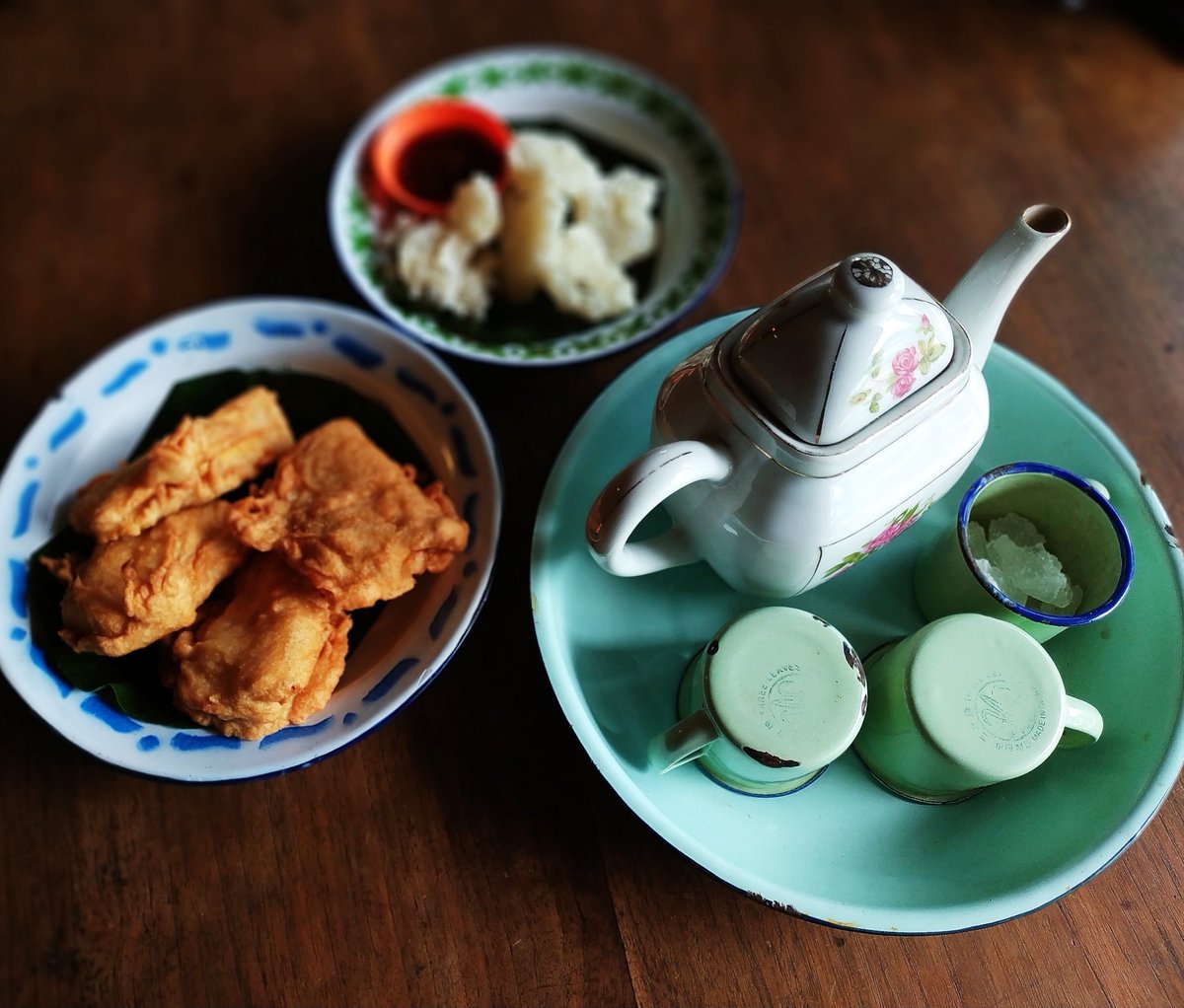 dhado83's tweet image. Mau bertambah bahagianya?
Cintailah hari Senin dengan segala suka duka &amp;amp; kenangannya
Semangat, selama hayat dikandung badan SEKALI MERDEKA TETAP MERDEKA

#masmu_paijo #cireng #pisgor #tehgulabatu #sarapanApa #sarapan