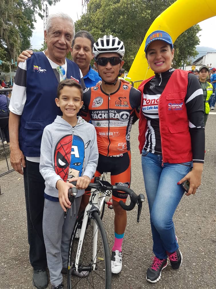 TachiraUnida's tweet photo. 🚴‍♂️ || El equipo @lotdeltachira - @cafe_concafe ganó la última etapa de la #VueltaBramón consolidando así una puntuación que permitió al equipo #Lotero mantenerse en segundo y cuarto lugar en la clasificación general individual, más el campeonato del #PremioDeMontaña @laidygomezf https://t.co/yZ0BSlPKUB