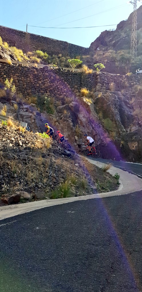 AvVleuten's tweet photo. Queensstage! Pictures taken in the 'Valley of tears'. 
No pain in my knee, good weather and awesome company: 6 hours, 3400 alt meters and tomorrow restday 🤗 @marianne_vos @moniektenniglo &amp; King of #maximumgains @SjoerdVeltman https://t.co/VAwGvCTeao