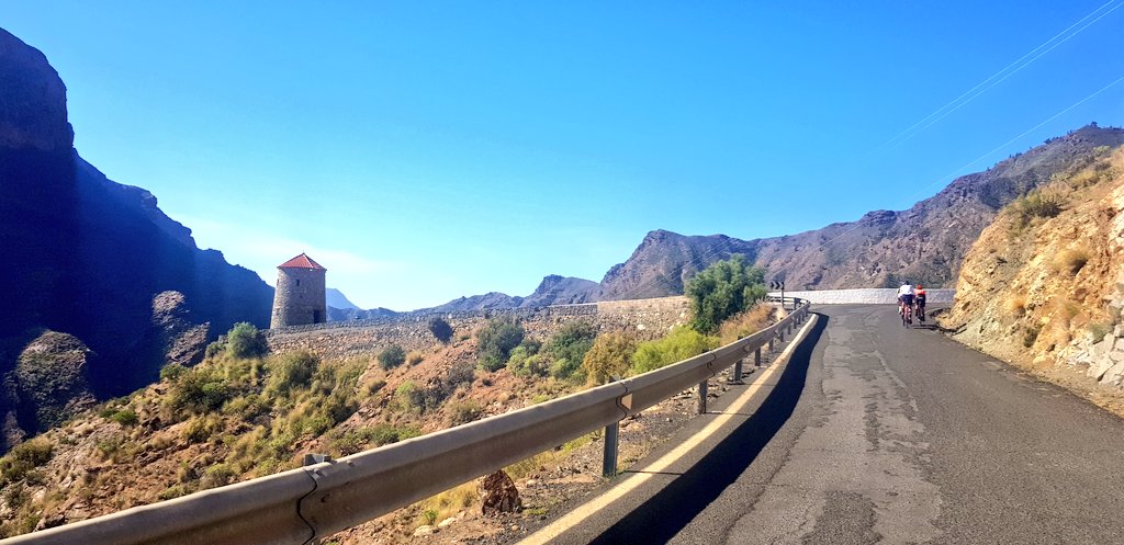 AvVleuten's tweet photo. Queensstage! Pictures taken in the 'Valley of tears'. 
No pain in my knee, good weather and awesome company: 6 hours, 3400 alt meters and tomorrow restday 🤗 @marianne_vos @moniektenniglo &amp; King of #maximumgains @SjoerdVeltman https://t.co/VAwGvCTeao