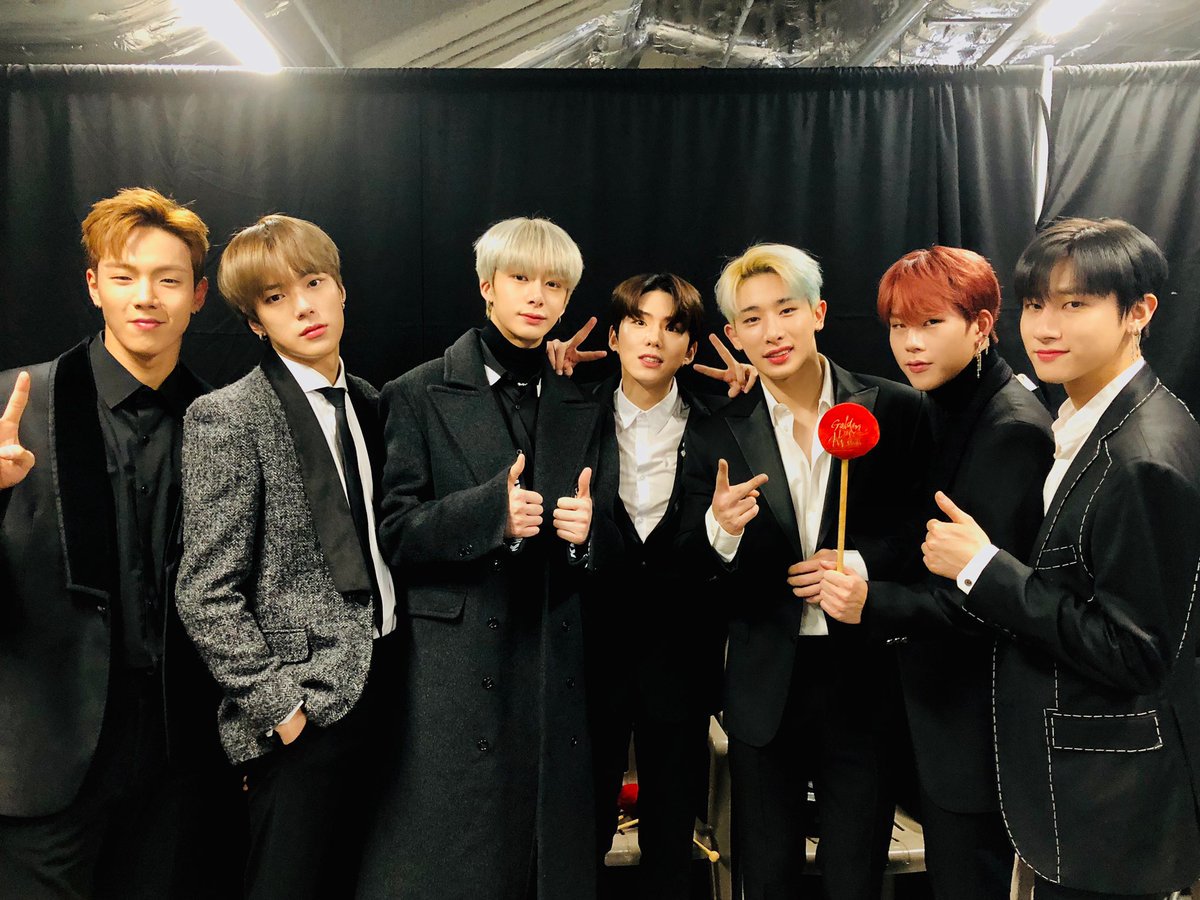 MonbebeBrasil_'s tweet photo. Trad.: 060119 [#MONSTA_X] 
@OfficialMonstaX 

#MONSTAX 
📌 2018 33º #GoldenDiscAwards 
📌 #Completo Tapete Vermelho

Por favor, espere até as 5 horas.
Não irá se arrepender🤩
Assista através do V App.🙂

#gda #33rdgda #goldendisc
#goldendiscawards https://t.co/LWnLtJS7K3