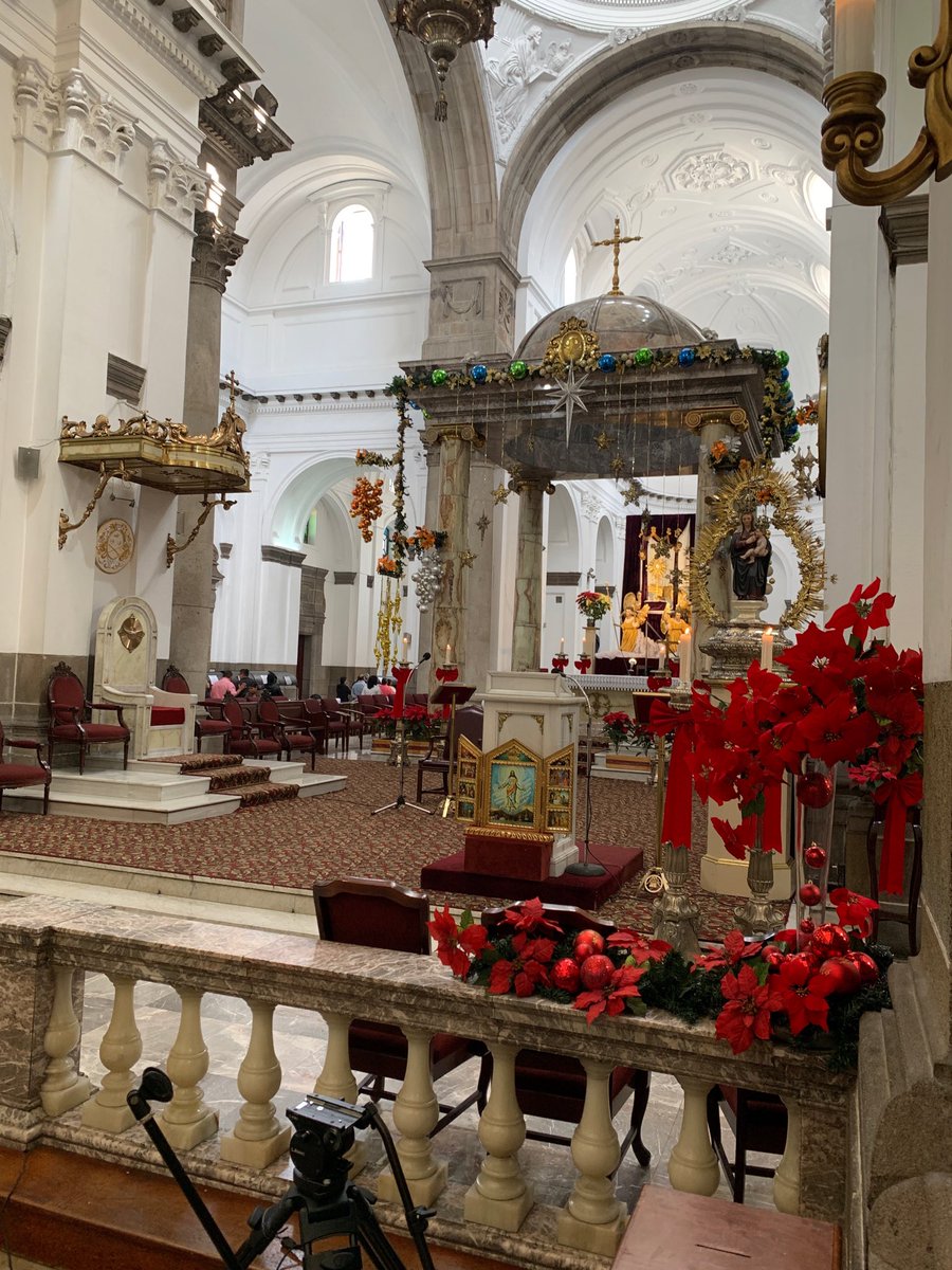 SLUHMinistry's tweet photo. This morning the group celebrated Mass at the Cathedral in Guatemala City. They then explored the city, settled into their new home, and will begin working with students on Tuesday!
#SeniorServiceProject #AMDG https://t.co/ZMjhWQSt1c