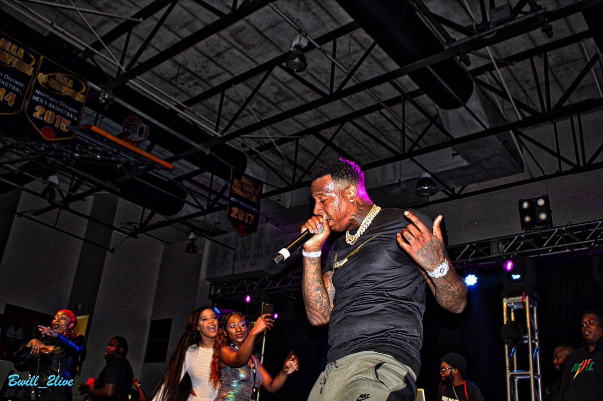 Bwill_2LIVE's tweet photo. One of the hottest out and his performances are always fire🔥❗️ @MoneyBaggYo #moneybaggyo #4evaheartlesschallenge #lit #bwill_2live #bowiestateuniversity #biggfacts #concert #bwill_2live📸 https://t.co/HfBJETt9x4