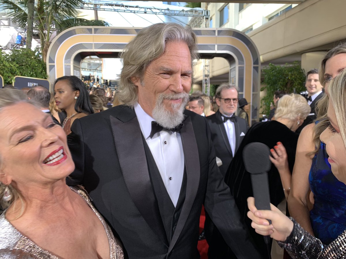 The Dude! #goldenglobesredcarpet Jeff Bridges arrives