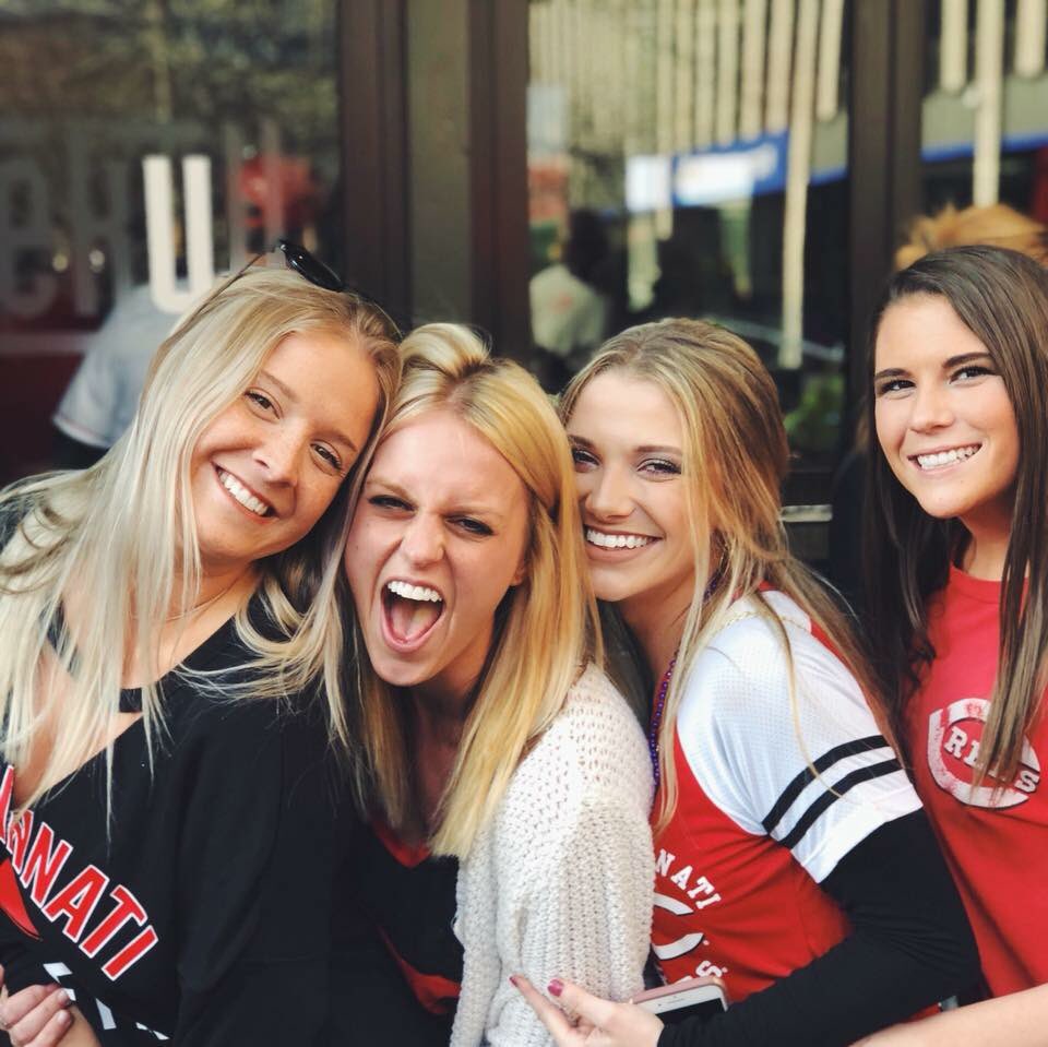 oakley_red's tweet photo. Chloe suffered a severe reaction to her peanut allergy while out celebrating her 24th birthday. Please join us in hoping that Chloe awakes from her coma 😔🙏🏻
https://t.co/Za8CEpV3Q6 https://t.co/UJqLIjyi7n