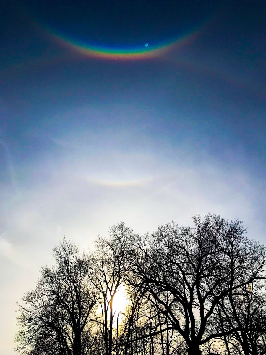 ScottGolf1610's tweet photo. ⁦@SeanWTHR⁩ ⁦@angelabuchman⁩ Check out these pics of #sundogs at ⁦@Cardinalhills⁩ today!! #awesome #inwx #wxtwitter #weather ⁦@weatherchannel⁩ ⁦@JimCantore⁩ https://t.co/duuVqiTpJ1