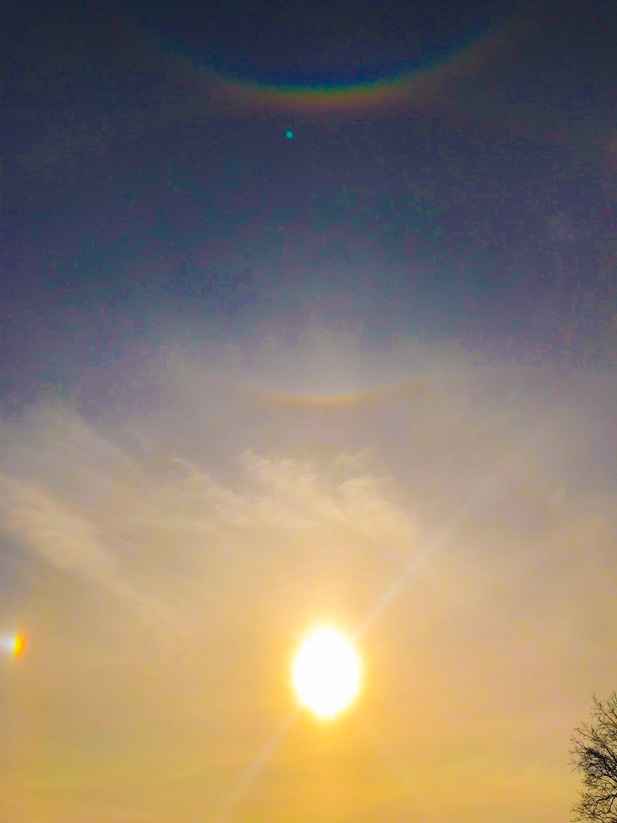 ScottGolf1610's tweet photo. ⁦@SeanWTHR⁩ ⁦@angelabuchman⁩ Check out these pics of #sundogs at ⁦@Cardinalhills⁩ today!! #awesome #inwx #wxtwitter #weather ⁦@weatherchannel⁩ ⁦@JimCantore⁩ https://t.co/duuVqiTpJ1