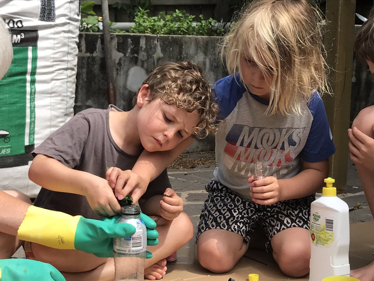 DrEmmaLJohnston's tweet photo. Making βelephant toothpasteβ for some #summertimescience. All you need is H2O2, food dye, yeast, hot water, gloves & some dish washing liquid. Join the @ScienceChiefAu for some science in the sun & you can watch a @questacon video of the experiment here: https://t.co/CUcJeEk5xI https://t.co/T1gsVPDbm2