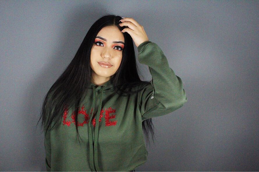 heartspoke's tweet photo. LOVE iS FirE 🔥COLLECTION
Thursday 1/10 😈
.
.
.
Every kiss makes my heart beat as if your lips are laced with caffeine, causing the butterflies in my stomach to dance like it’s prom, making me a little bit crazy #valentinegiftideas https://t.co/CXEzCuPSV6