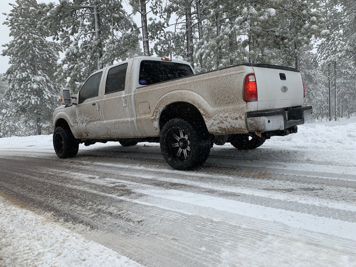 kylemcgill2498's tweet photo. Had some fun in the snow today 6.7 riding dirty today 😉😁 https://t.co/MYTzEOFBsn